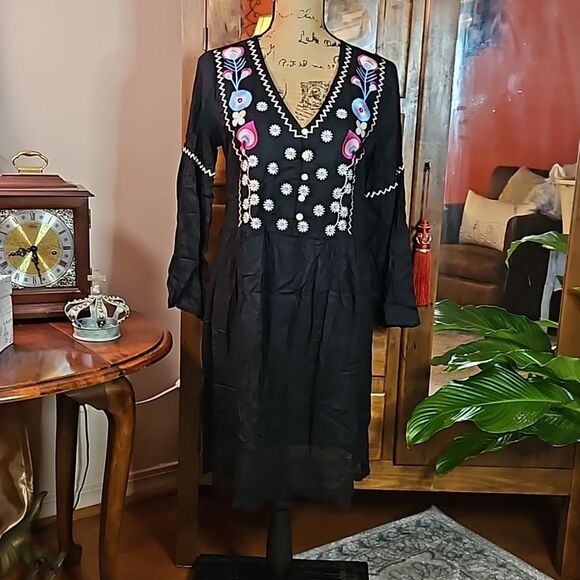 Ananda's Collection Black Embroidered bodice dress size Medium - Picture 2 of 12